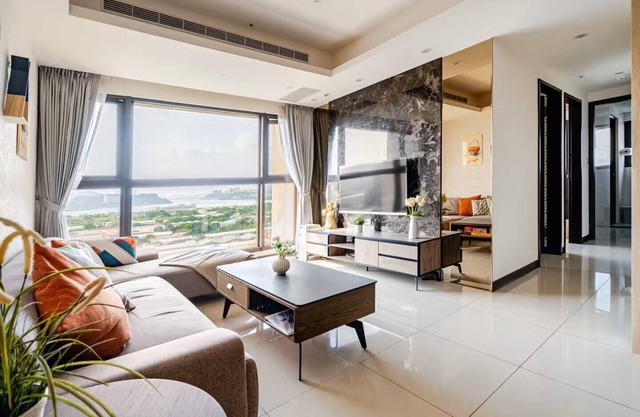 Family-friendly, River View, Steps to MRT, Pool, Gym