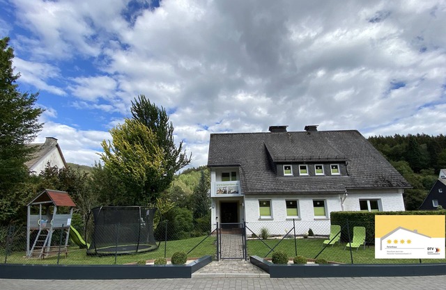 Family-friendly vacation home Winterberg-Silbach with infrared sauna