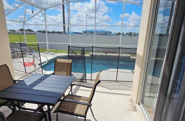 Family-Friendly Villa Minutes to Disney!