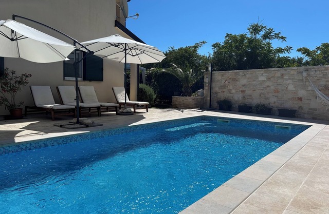Family-friendly villa ELMASO*m. private heated pool, 4x air conditioning, 4xTV