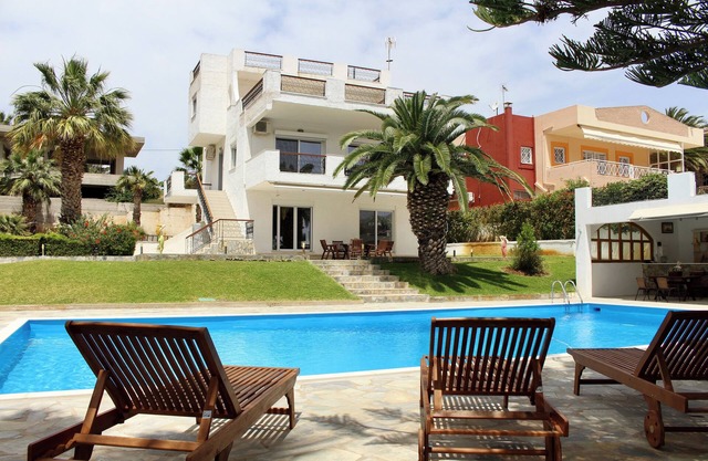 Family-friendly Villa with big private pool near picturesque beaches