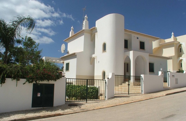 Family Friendly Villa in secluded gardens close walk to the beach, marina & town