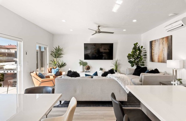 Family Fun #13 - Gorgeous Townhome LOTS OF AMENITIES!