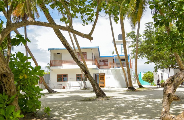 Family & Group Friendly! Maldives Beach Island BnB