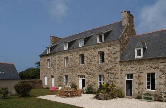 Family home close to the sea and amenities, sleeps 7 or 13