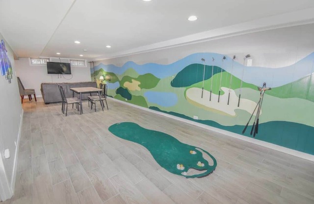 Family Home with Large Yard & Golf Theme Near Rail