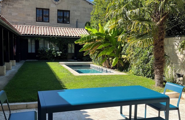 Family house Chartrons 250m2 garden + pool