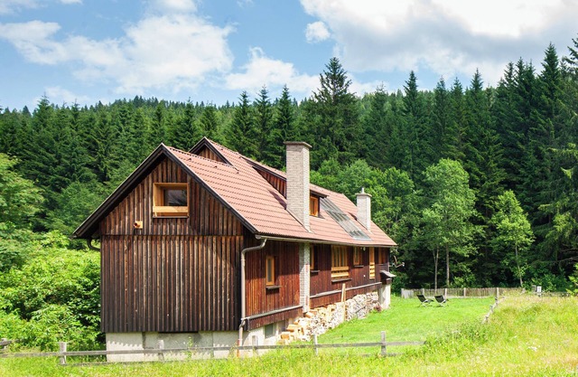 Family idyll – garden, fireplace, nature, skiing, hiking