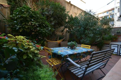 Family nest with large terrace and garden