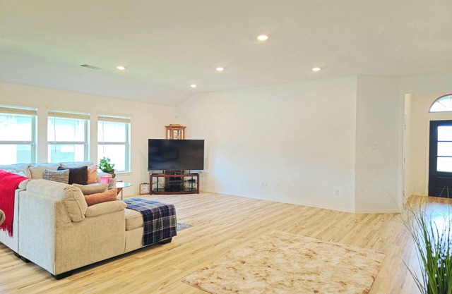 Family Oasis in Richmond - 4BR, 2 Bath, Fast WiFi & More