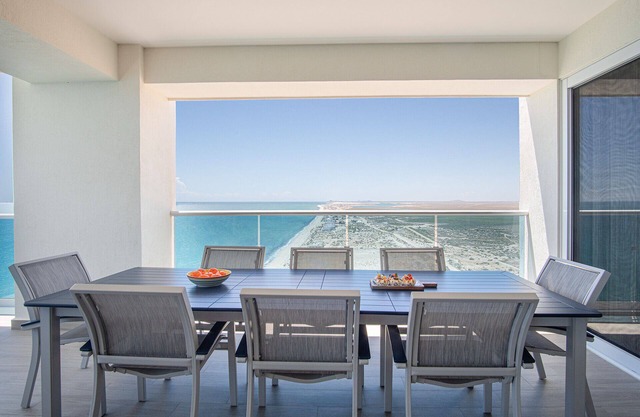 Family Paradise! Splash in The New Lazy River and Sleep In Luxury Encantame Velero 2101