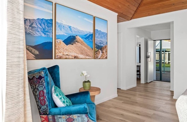 Family Perfect Winter Getaway, arcade, back yard, secure garage, parking