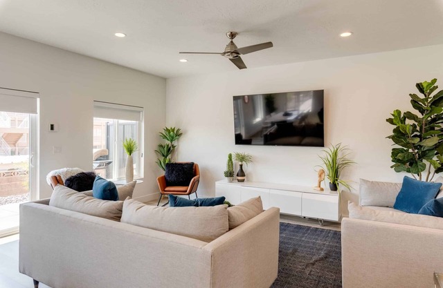 Family Retreat at the Vue #15 *Luxury Townhome* Pickleball
