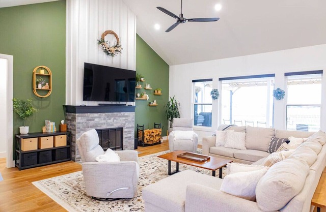 Family Retreat near Waco 2 LR Spa & Arcade