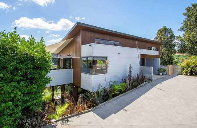 Family Retreat with Stunning Ocean Views, Surrounded by Native Bush & Bird Song