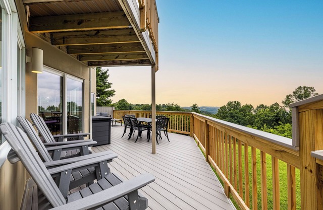 Family reunion/Movie theater/Hot Tub w/fresh water/Sleep 16/20% off 3rd night