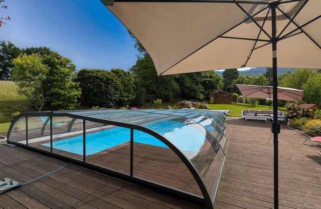 Family room with pool and SPA in Anould