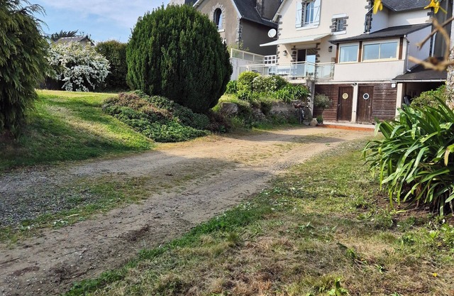 Family seaside villa in Saint-Quay, 7-minute walk to beach and town center