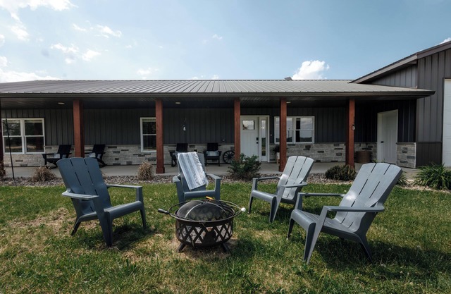 Family-sized house near Guttenberg. Sleeps 13. Hot tub, game room, fire pit