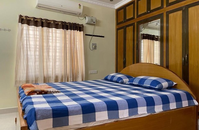 Family-sized Penthouse with 2 min walk to Reliance Mart & Hospital