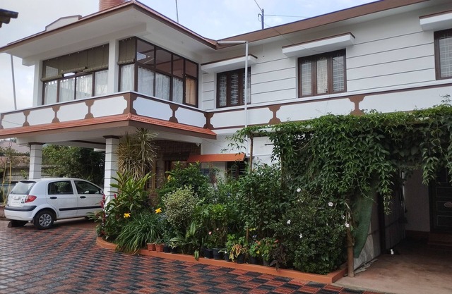 Family stay in madikerin2 bedroom house