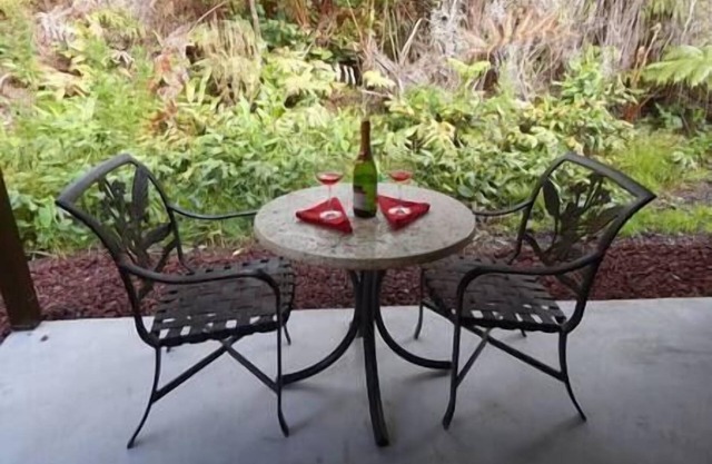 Family Suite #1 - Two rooms w/shared hot tub, Family suite # 1 - Ulu Retreat + A'ali'i Sunset Suite