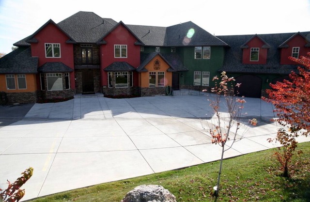 Family Time Lodge: Indoor Playland, Theater Room, Game Room, 10 Master Suites