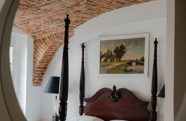 Fantabulous Old-Town Condo