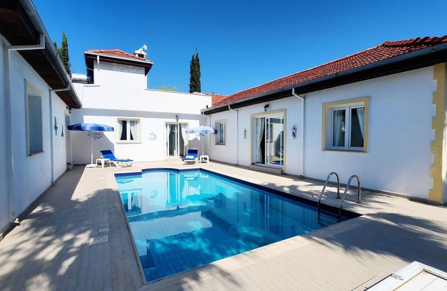 Fantastic 3 bedroom villa within walking distance to the sea