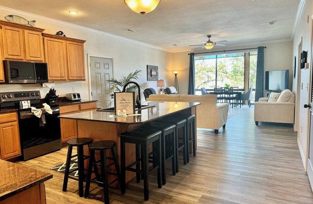 Fantastic 3 BR, 3 Bath Condo on Table Rock Lake with Dock Access