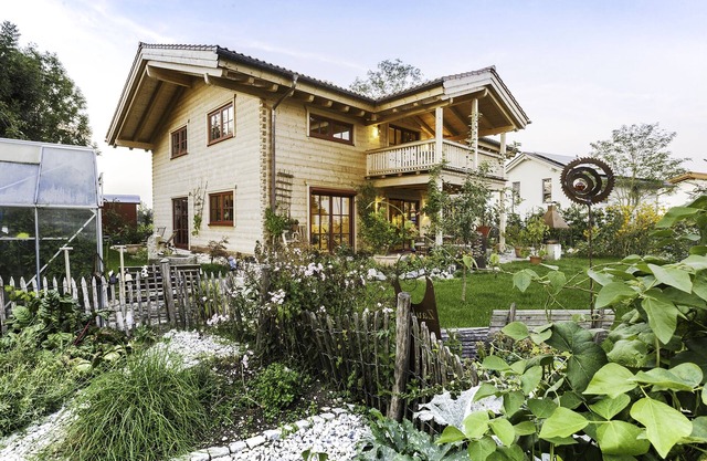 Fantastic apartment in a log cabin in front of the mountains