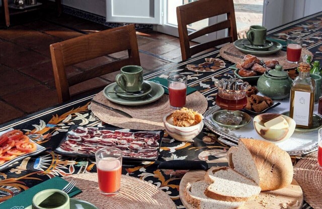 Fantastic Hacienda with 10 bedrooms in Andalucia for 20 people.