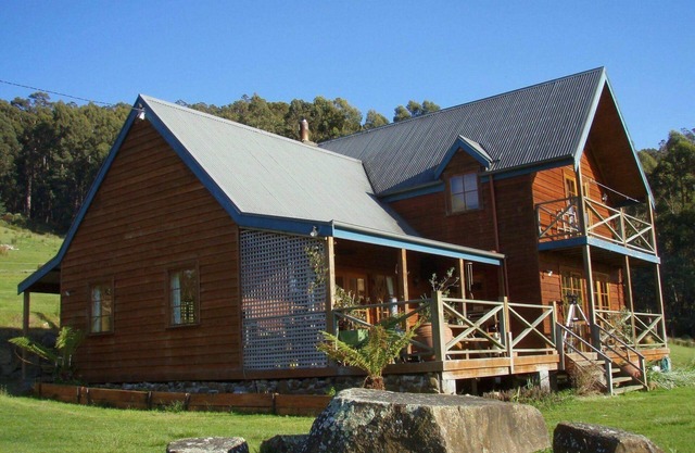 Fantastic getaway for family or friends with spectacular views.