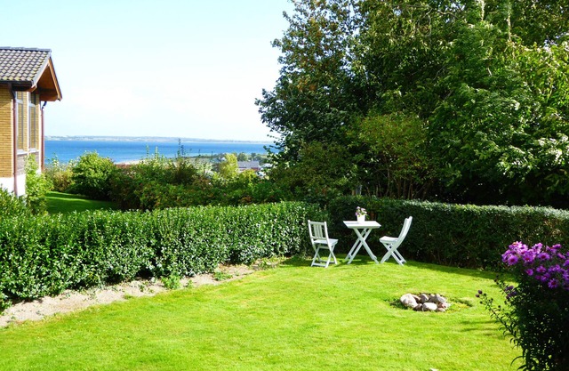 Fantastic, sunny apartment with Baltic Sea view and garden near the beach