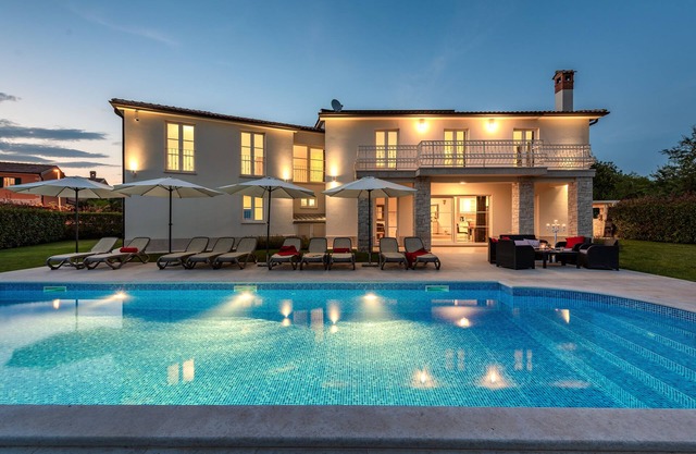 Fantastic villa for up to 12 people close to the sea 6 bedrooms