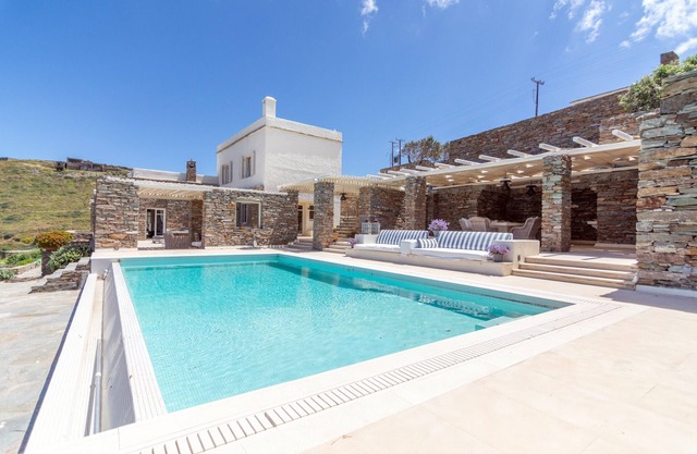 Fantastic villa with a swimming pool, ideal for families or a group of friends.