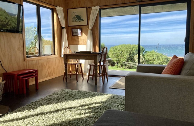 Far Side Bach Tora - pristine NZ coastline on your doorstep