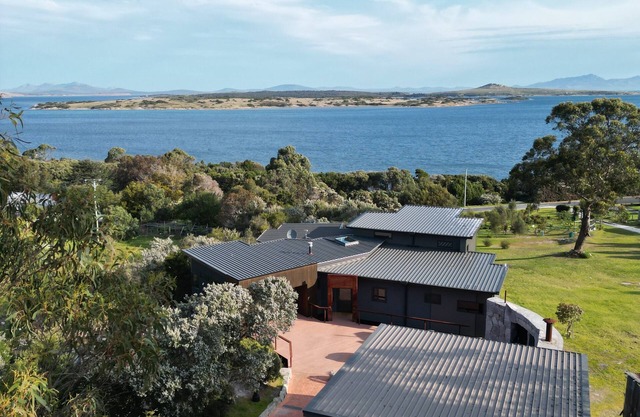 FARAWAY on Flinders Island