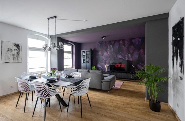 Farb-Reich - Sauna, Netflix, Nespresso, Zentral