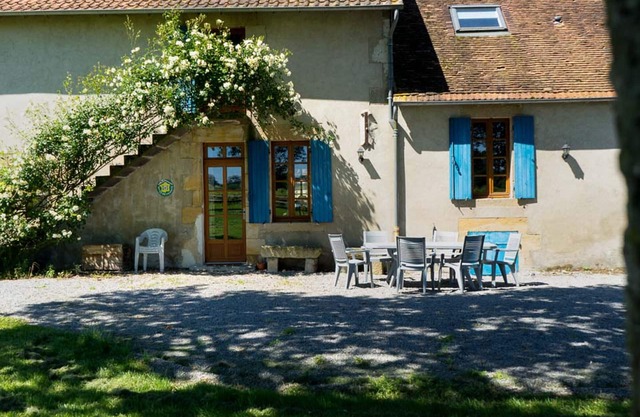 Farm Cottage with Pool and Wifi in Souvigny