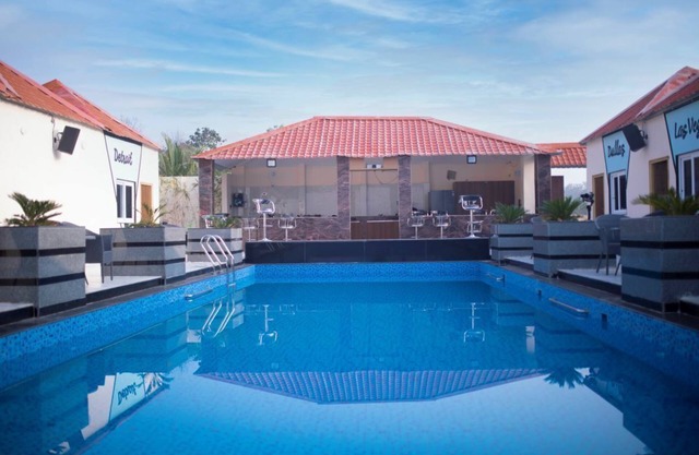 Farmhouse and Partylawn