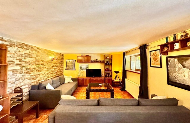 Farmhouse Apartment with Pool