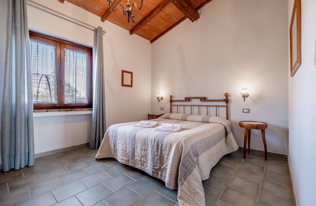 Farmhouse 'Aria - Agriturismo La Svolta' with Shared Garden, Wi-Fi and Air Conditioning