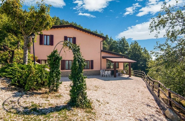 Farmhouse in Apennines with Pool