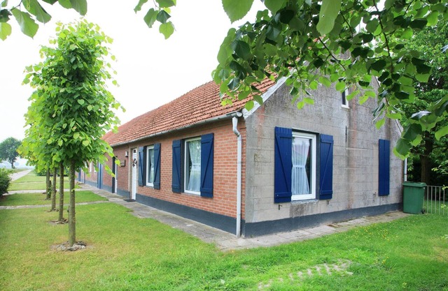 Farmhouse in Nederweert near Canal Trails
