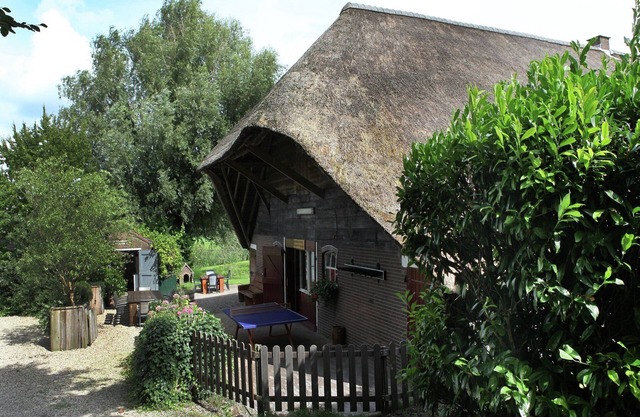 Farmhouse in Oosterwijk by River Linge