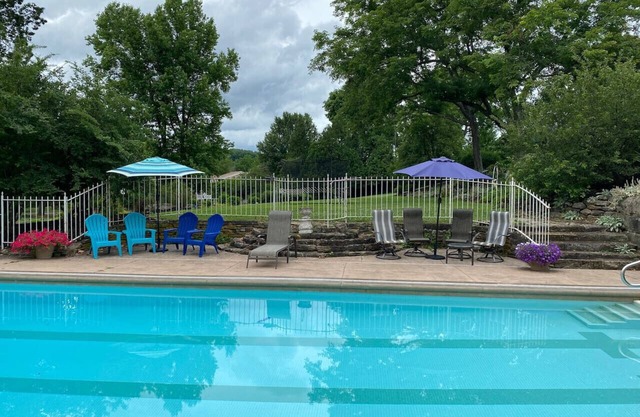 Farmhouse Unique Country Setting