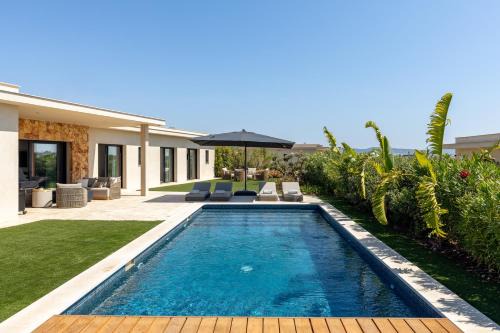 Faro Luxury Home with Heated Pool and Garden