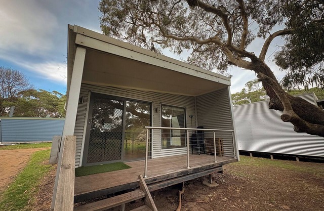 FDE 4 - FAMILY DELUXE 2 BEDROOM CABIN