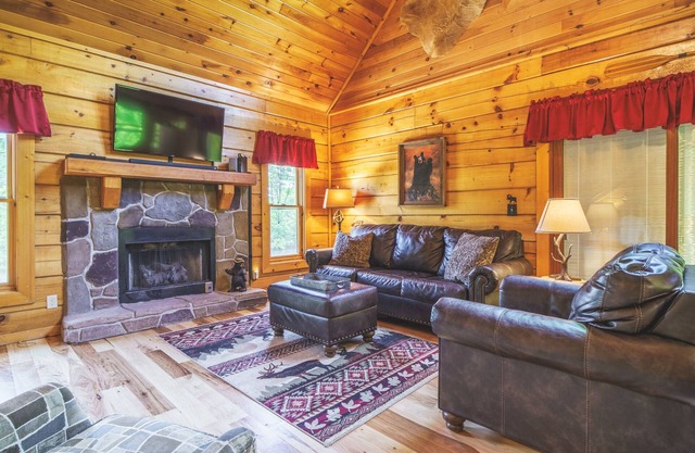 Feb/Mar Disc. Avail-Quiet/Private Cabin, HotTub, Pool Table/Arcade, Douglas Lake